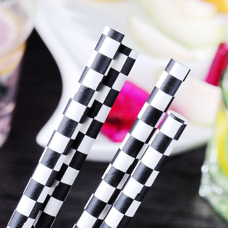 Kockás fekete-fehér kreatív papírszalma