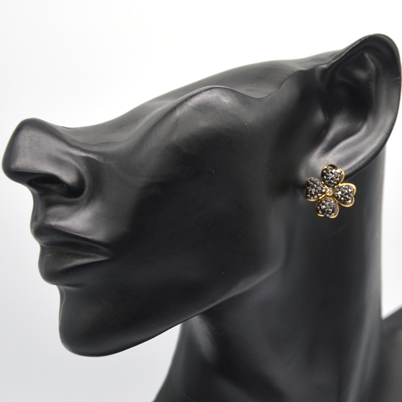 Négylevelű lóhere fülbevalók, lányok és hölgyek számára, szeretik a szív alakú fekete \/ fehér fülbevalókat, Kína Ruifanbao ékszerfeldolgozó gyár