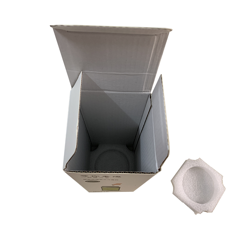 Fehér postai hullámkarton csomagoló dobozok konyhai eszközökhöz