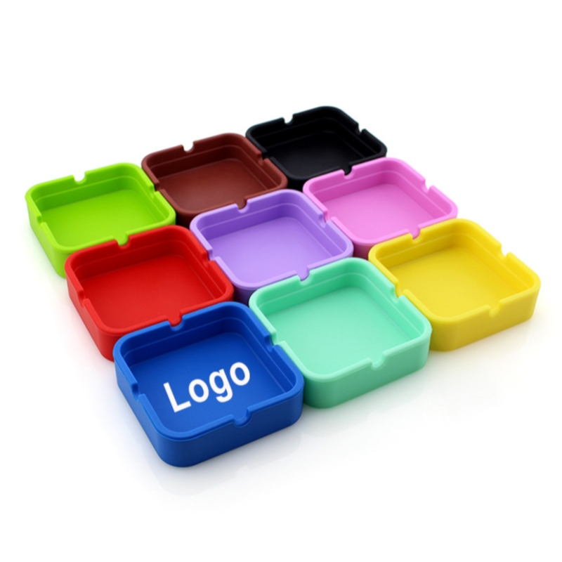 Kis négyzet alakú hamutartó