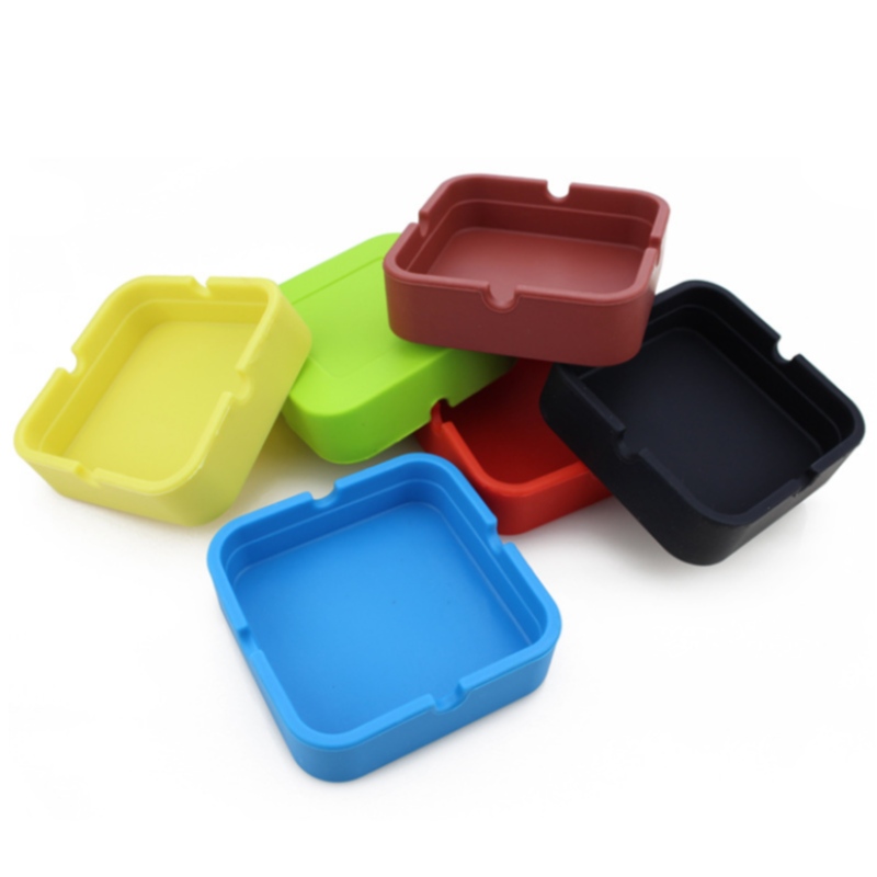 Kis négyzet alakú hamutartó