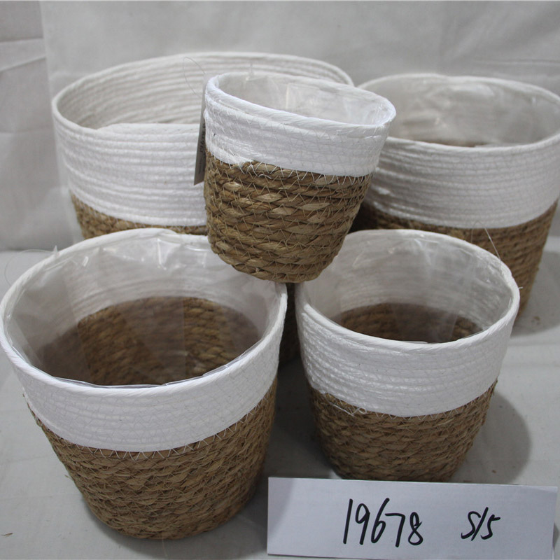 Kézi készítésű, kézzel készített, higacint fűkosár nyeltel