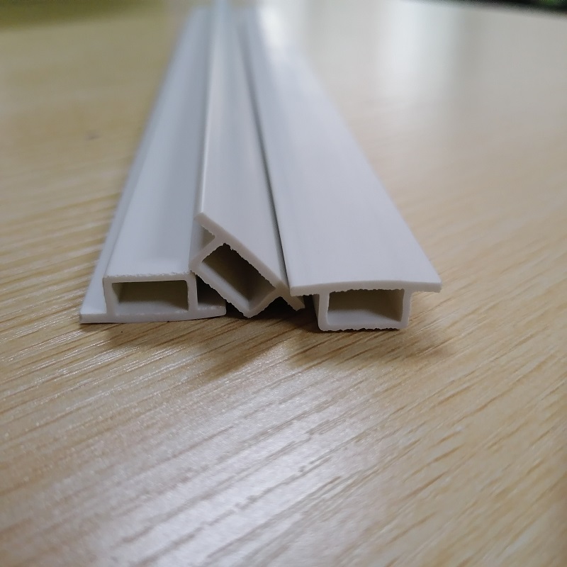 Egyedi PVC szalag PVC üreges, extrudált műanyag szalag építőanyaghoz