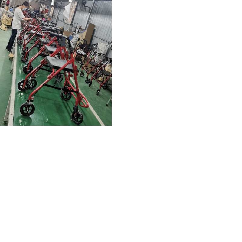 Rollator karfával és lábtartóval