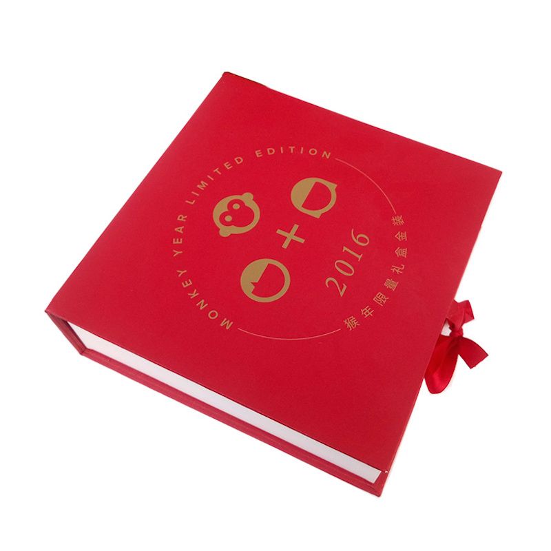 Piros ajándék doboz lányának, erős ajándék doboz barátnak