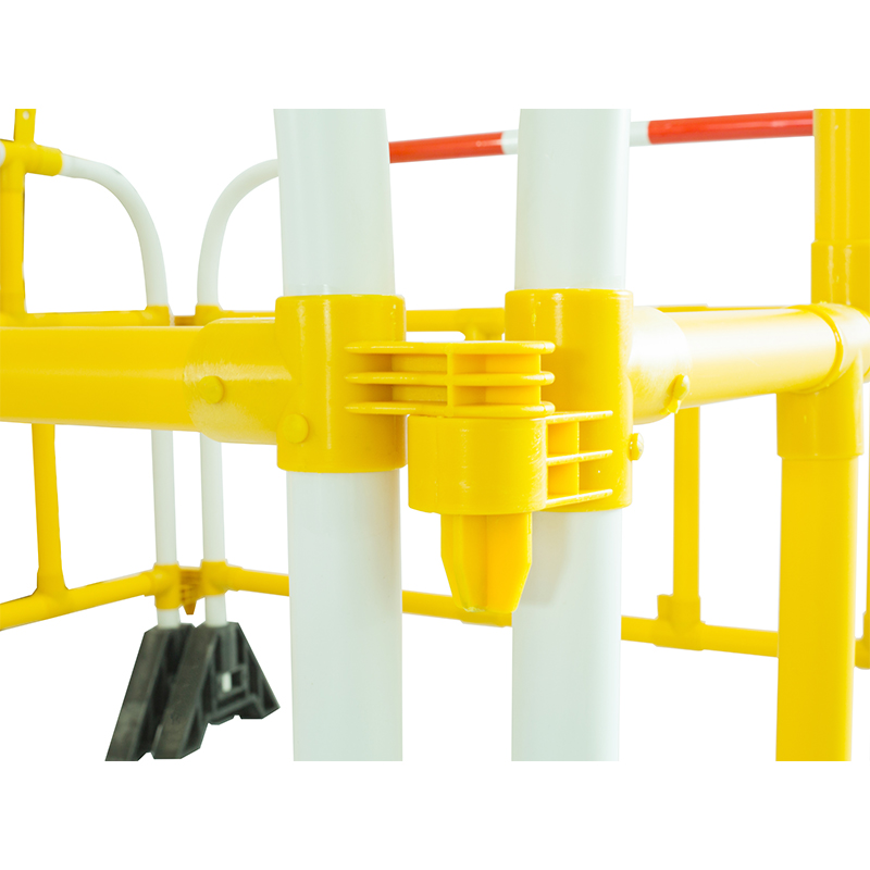 Műanyag tömegszabályozó akadály költsége PVC cső barikád gyártója 1,5 m forgalomirányító akadályok a készletben Kínából