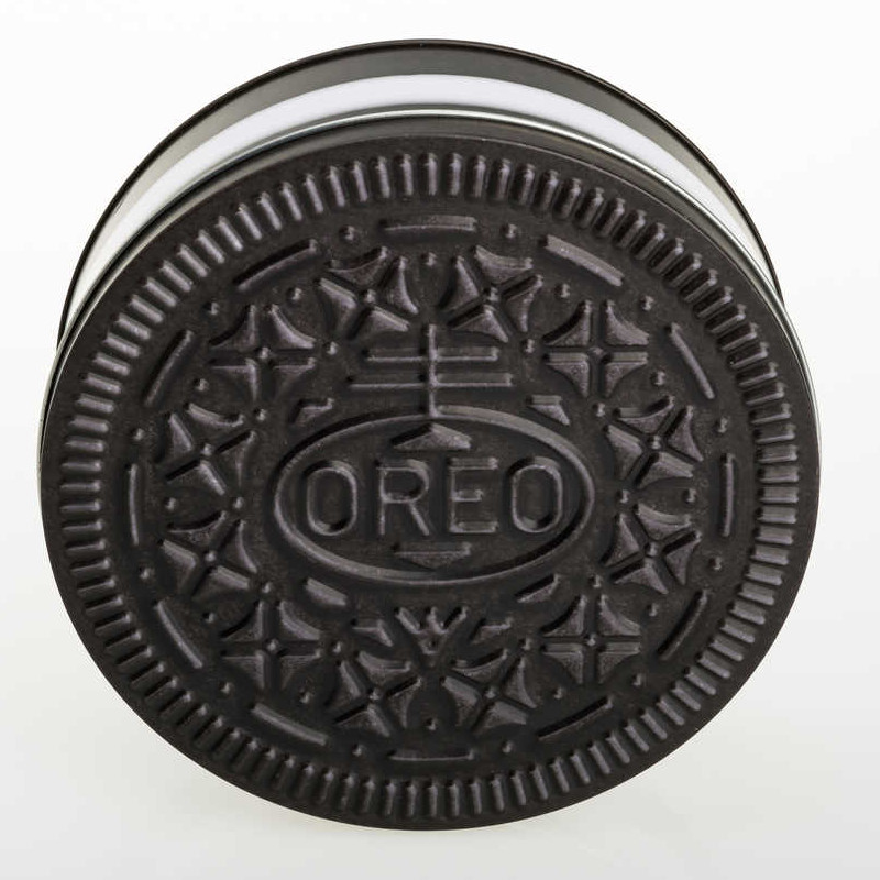 Oreo alakú keksz ón doboz