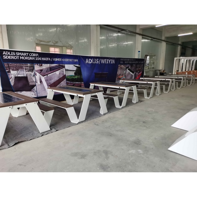 Muliti funkciós, kiváló minőségű, színre szabott utcai kültéri napelemes töltőasztal