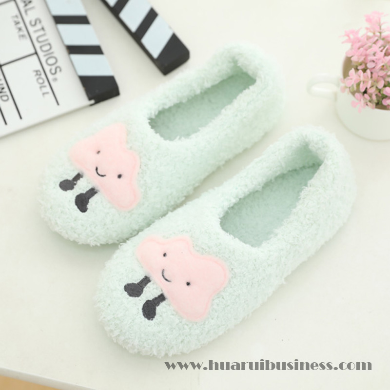 Mikrofiber házi papucs, beltéri papucs, pantofle, pontoufle, appleque-hímzéssel