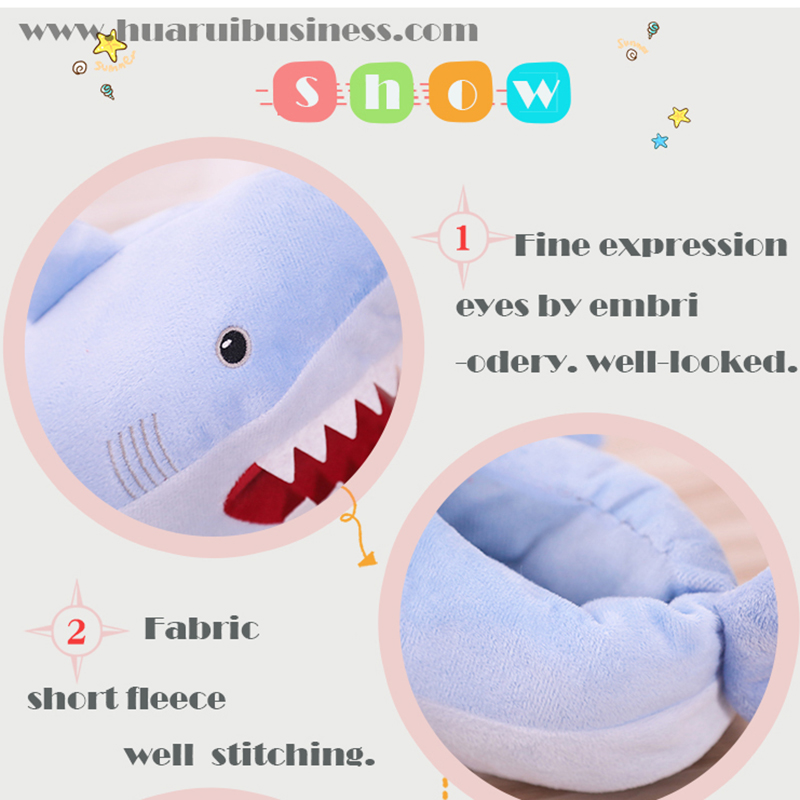 Puha cápacipő, csúszásgátló nyelvvel, pp habbal töltve.