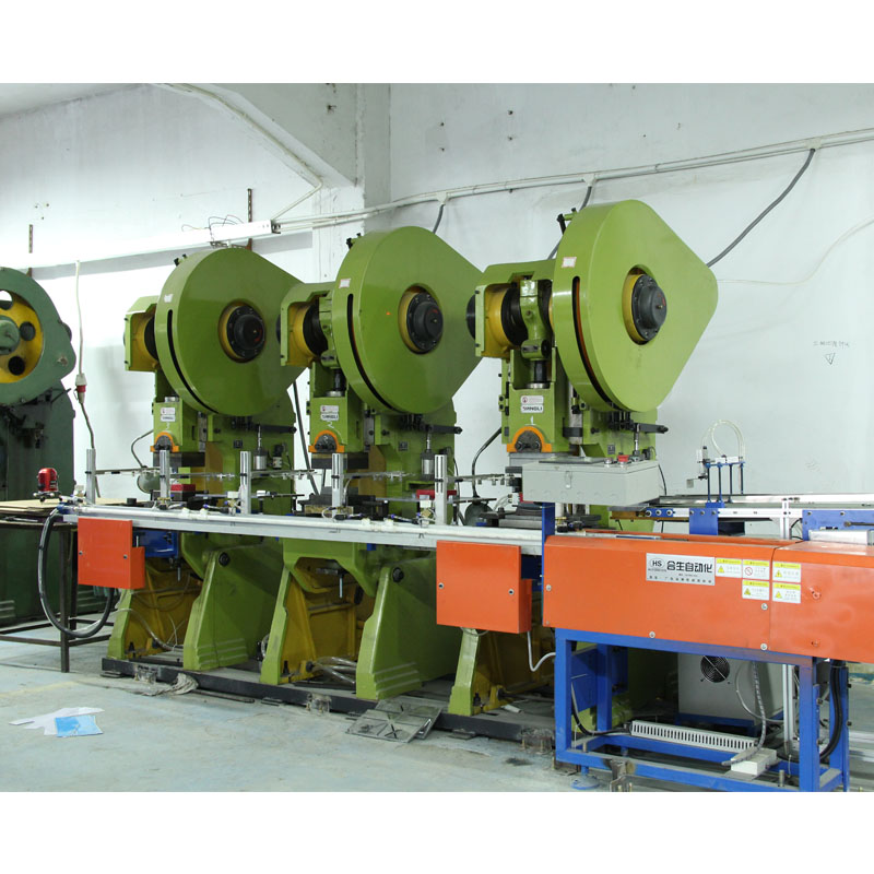 Automatikus gép bevezeti a termékdamilt, stabil minőség és alacsony törmelékarány elért!!