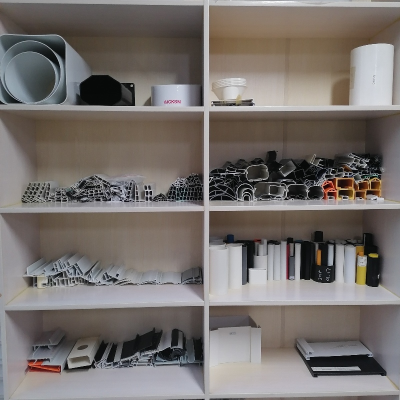 Milyen hatással van a titán-dioxid a profilozott anyagok időjárási ellenállására?