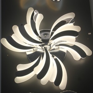 v. ultraibolya-rezisztens és sárgásulásgátló, szabványos PC-fedél