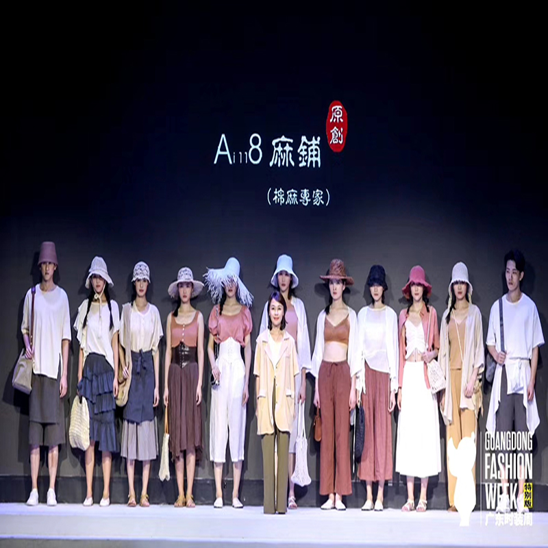 Klasszikus csíkeleme visszatér hozzád méltó birtokában, Bense csíkos ing új