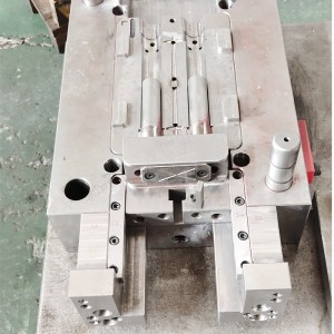 Egyedi méret Nagysebességű acél autóipari alkatrészek műanyag fröccsöntése