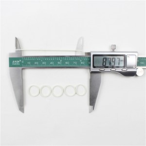 Factoty közvetlen értékesítésű mini fehér gumiszalagok nagy rugalmassági szilárdságú szívósságú gumigyűrű az adatcsomag kötegéhez