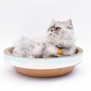 Cherry macska megragadja a tálat