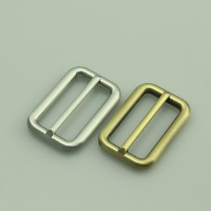 Táska csattal, dupla beállító csat, fém tartozékok