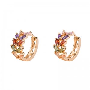 Európai és amerikai divat személyiség levél sárgaréz mikro-inlaid circon fülbevalóknői koreai temperamentum fülbevaló fém hideg szél fülbevalók