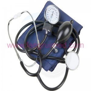 Aneroid sphygmomanometer sztetoszkóppal