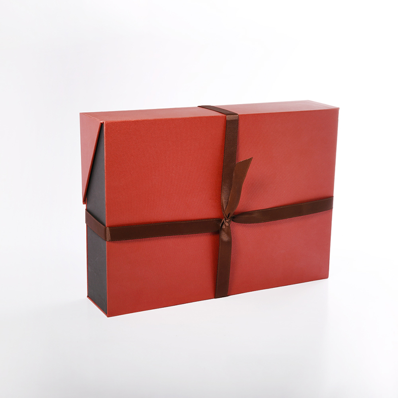 Egyéni elegáns luxusnégyzet piros mágneses papír dupla rétegnyitott ajándék csomagoló dobozok szalaggal