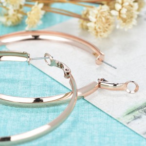 Egyszerű személyiség fülbevalók