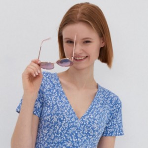 Mini hossza anyakkivágás rövid ujjú virágos ruha körül