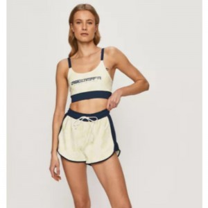 Kereknyakkivágás rugalmas sportruha