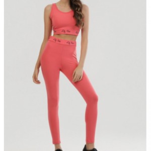 Rózsaszín tracksuita