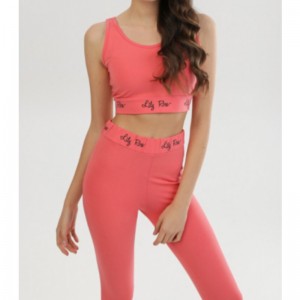 Rózsaszín tracksuita