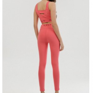 Rózsaszín tracksuita