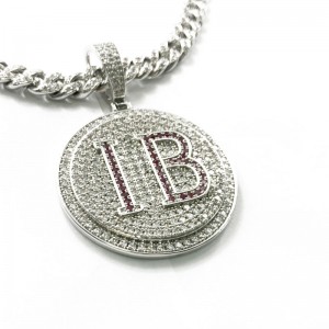 Divatos kerek betű gravírozott gyémánt medál lánccal