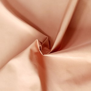 Újrahasznosított színezett ruhát