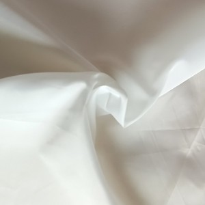 Újrahasznosított színezett ruhát