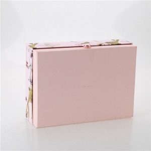 Kiváló minőségű kartonpapír díszdobozban