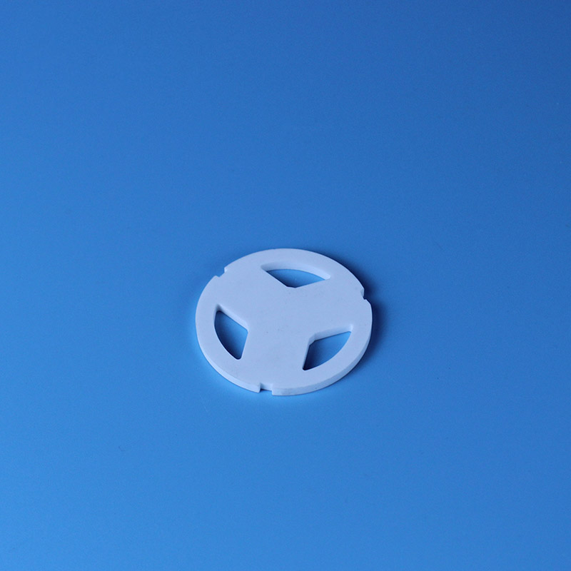 A 99 alumínium-oxid kerámia feldolgozási keménységéről és törékenységéről