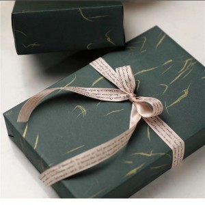 CMYKnyomtatási papír újság kézműves papír egyedi csomagolópapír borcsomagolópapír esküvőre vagy fél ajándékokra