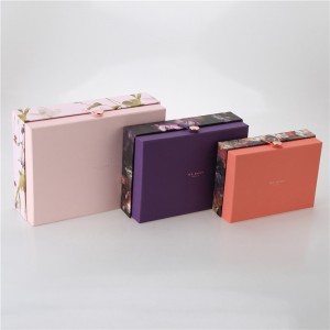 Finom aranyozott gomb rugalmas gomb díszdobozban