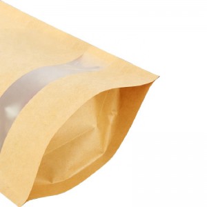 Kraft cipzár állt az ablakkal