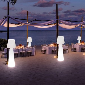 Fesztivál dekoratív polietilén kültéri LED álló állványos lámpa a kerti gyep partihoz és a kültéri rendezvény dekoráció világítás LED -es padlólámpa