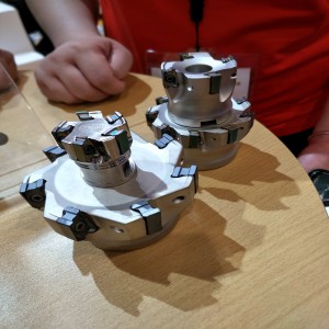 Gyors előremenő,nehéz vágóvágó,nagy sebességű takarmány -maróvágó tartó vége malom