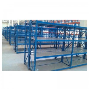 Közepes üzemű polcok állvány