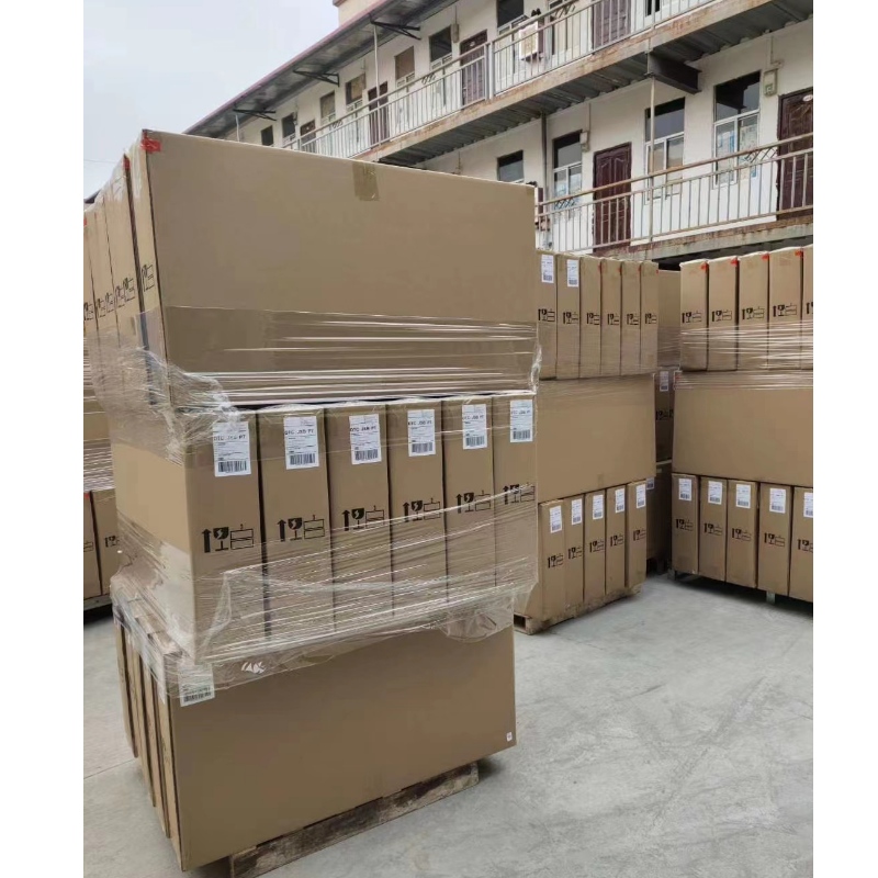 Egy másik szállítás az IKEA világításhoz