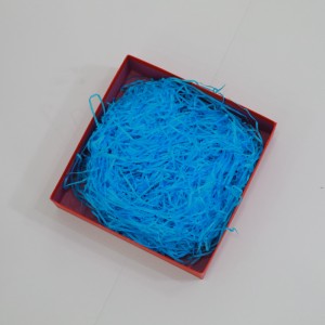 Nagykereskedelem Kiváló minőségű dekoratív raffia apróra vágott doboz töltő ráncos aprított papír az ajándékdobozhoz Kraft csomagolás ráncpapírrák aprítás