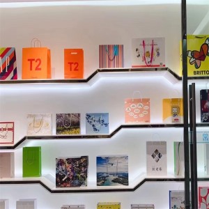 Testreszabott csomagoló táska színes táska ajándék táska bevásárló táska kézitáska csomagoló táska Exkluzív logó 5 színűnyomtatási papír táska kraft táska