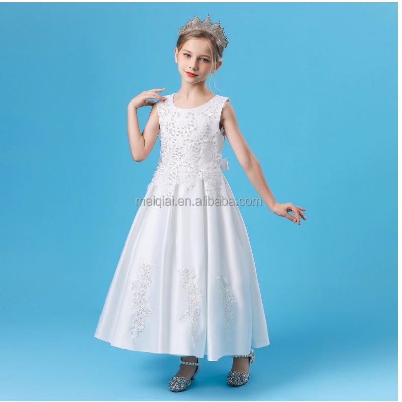 Baige új érkezési virággyilkosság menyasszonyi esküvői ruhák Elegáns gyöngyös ujjatlan lány ruhák 2055
