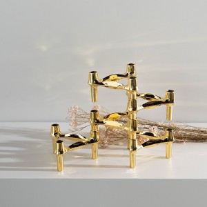 Háromszög alakú gyertyatartó