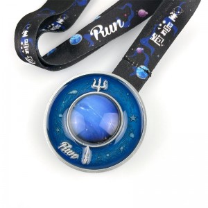 Színes 3D zománc sztereoszkópos hatás érmék futó érmes fogas