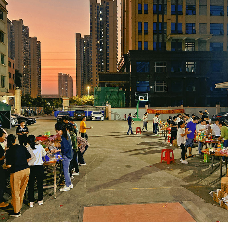 Az EltonGarrow tartson egy BBQ -t minden csapattag számára