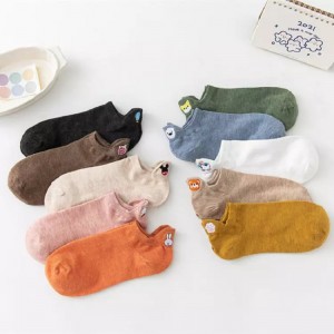 Rajzfilm hímzés Fülfelemelési csónak zokni anők számára lélegző és kényelmes, színes színű pamut zokni divat